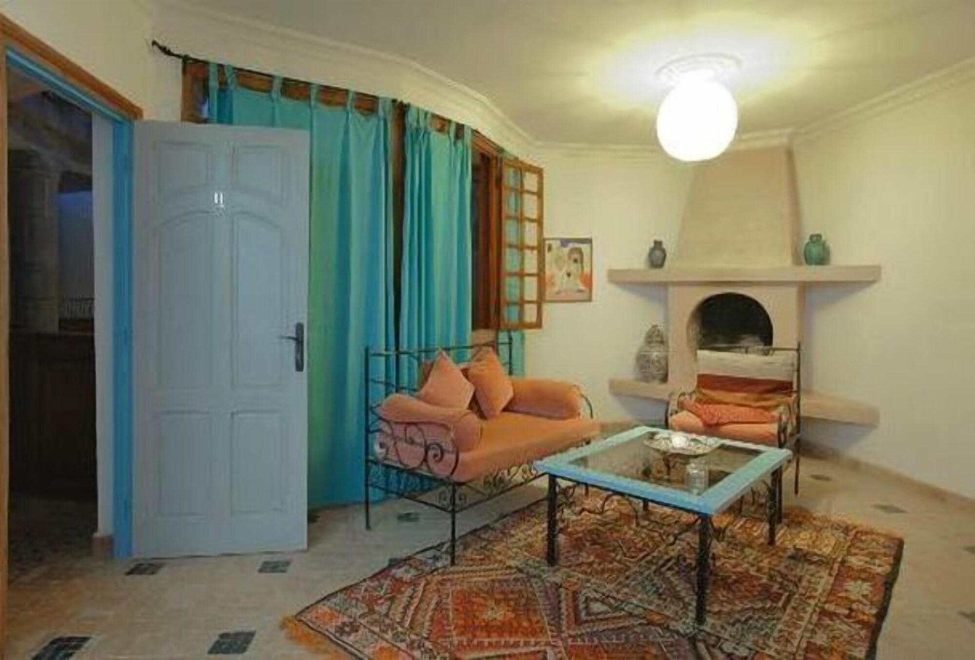 Riad Al Khansaa Εσαουίρα Εξωτερικό φωτογραφία