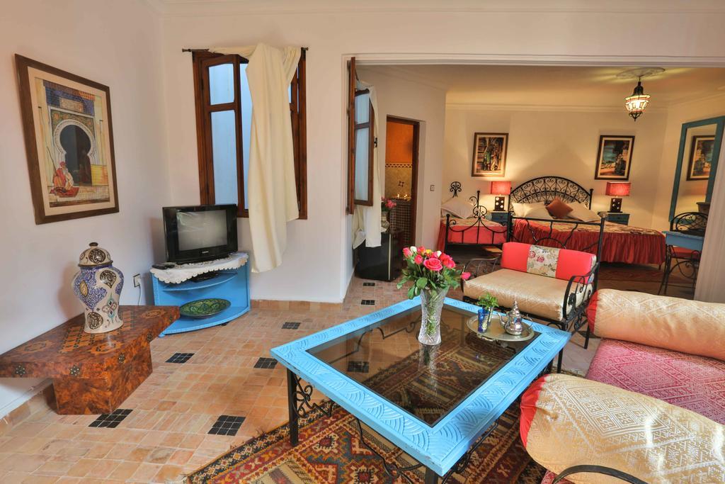 Riad Al Khansaa Εσαουίρα Εξωτερικό φωτογραφία