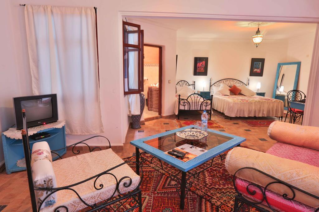 Riad Al Khansaa Εσαουίρα Εξωτερικό φωτογραφία
